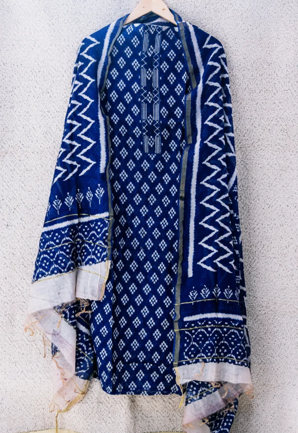 Maa N Mee Indigo Blue Ikat and Chevron Printed Kurta Set - Image 2
