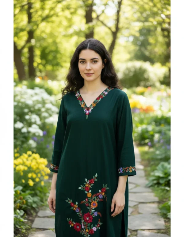 Maa N Mee Emerald Green Floral Embroidered Kurta