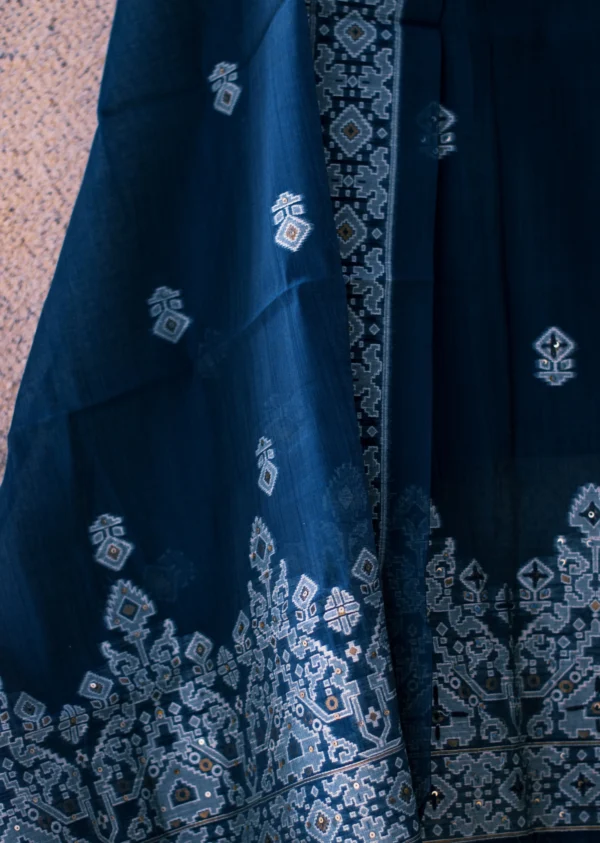 Maa N Mee Indigo Blue Chikankari Style Embroidered Kurta Set - Image 4