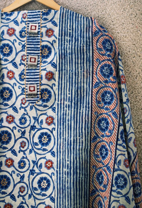 Maa N Mee Blue & White Floral and Striped Printed Kurta Set - Image 2