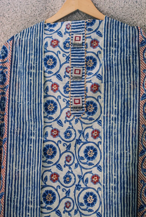 Maa N Mee Blue & White Floral and Striped Printed Kurta Set - Image 3
