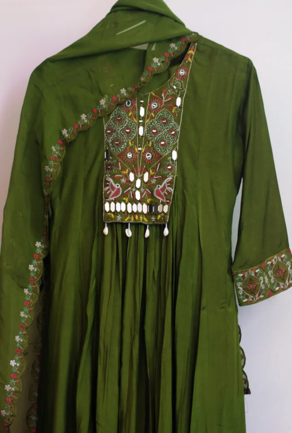 Maa N Mee Olive Green Anarkali Kurta Set - Image 2