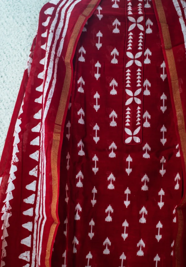 Maa N Mee Beige Kalamkari Style Printed Kurta Set - Image 3
