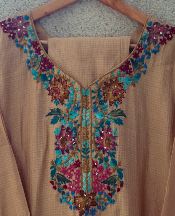 Maa N Mee Beige Kashmiri-Style Floral Embroidered Kurta Set - Image 2