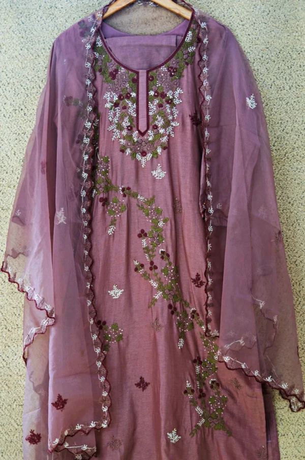 Maa N Mee Mauve Floral & Vine Embroidered Kurta Set - Image 2