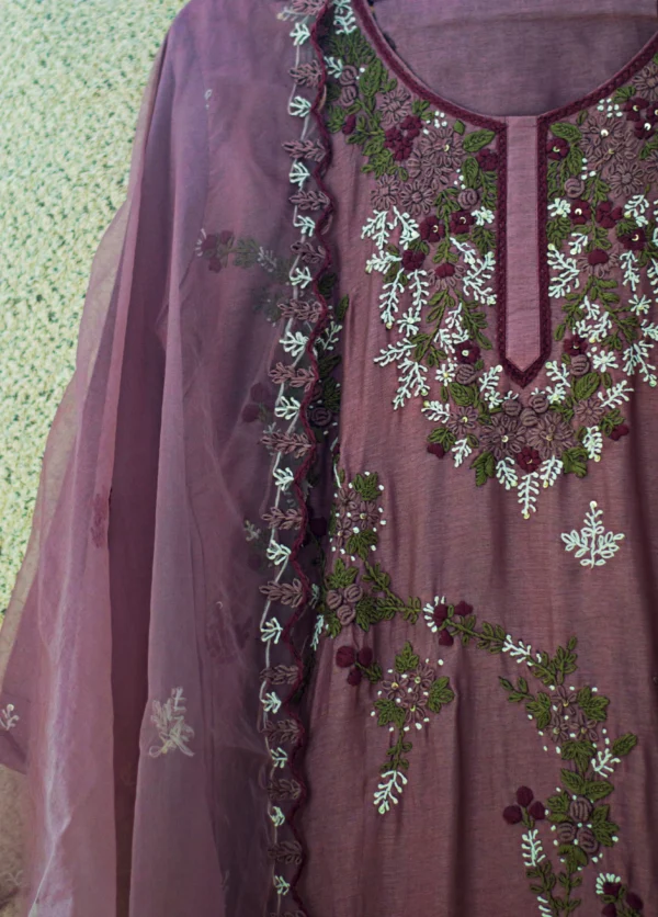 Maa N Mee Mauve Floral & Vine Embroidered Kurta Set - Image 3