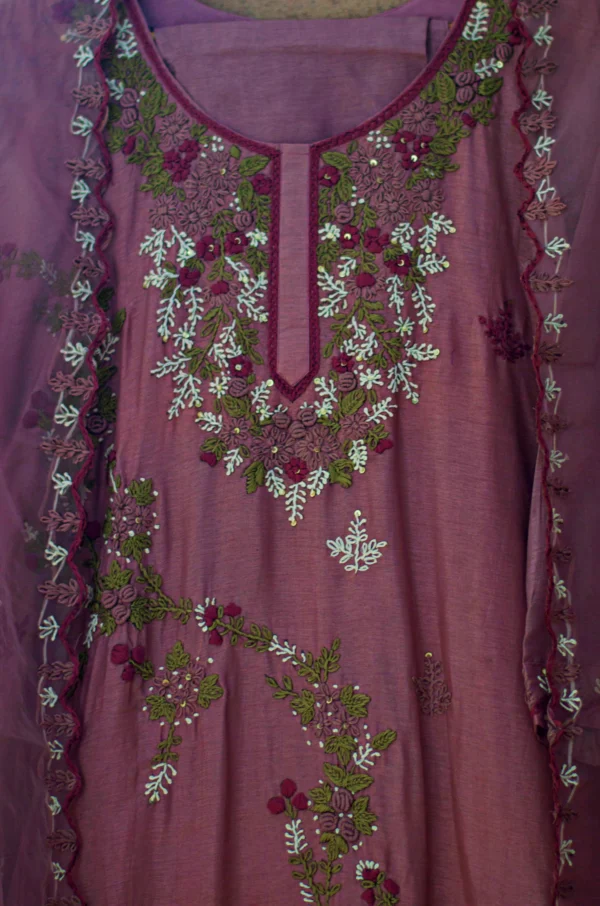 Maa N Mee Mauve Floral & Vine Embroidered Kurta Set - Image 4