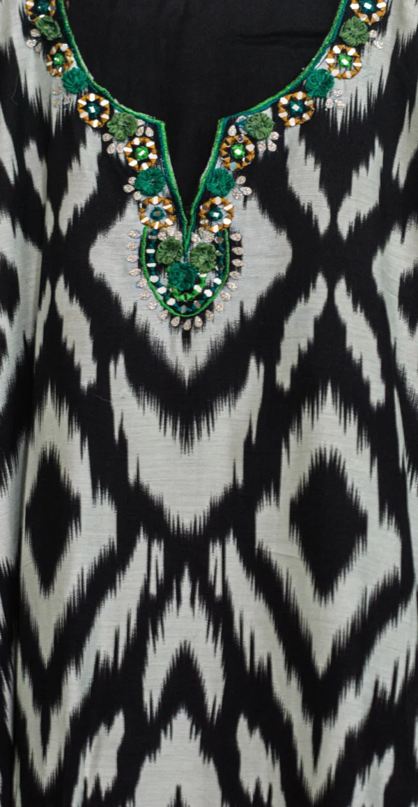 Maa N Mee Black & Green Ikat Printed Kurti with Dupatta - Image 4