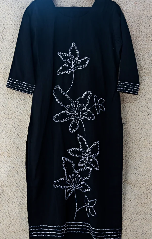 Maa N Mee Black Kantha-Inspired Floral Embroidered Kurti - Image 4