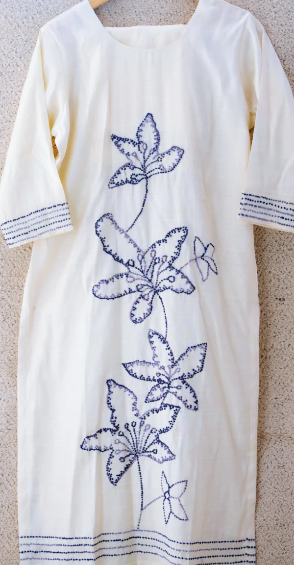 Maa N Mee Off-White & Purple Kantha-Inspired Embroidered Kurti - Image 2