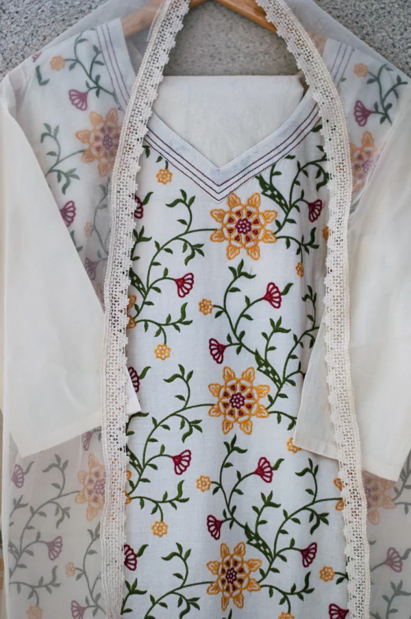 Maa N Mee White Floral & Butterfly Embroidered Kurta Set - Image 2