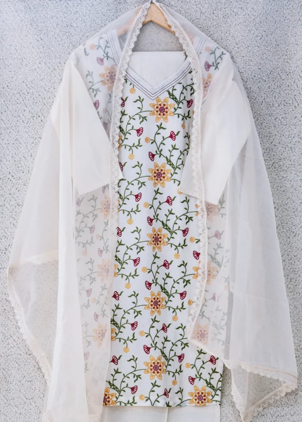 Maa N Mee White Floral & Butterfly Embroidered Kurta Set - Image 3