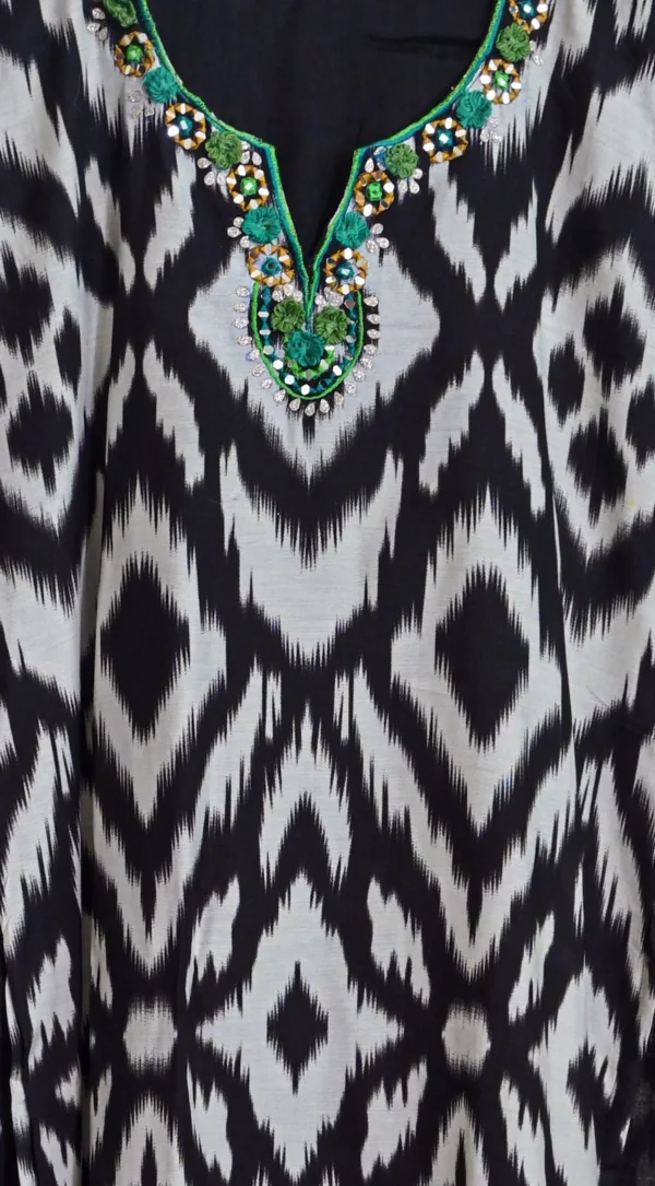 Maa N Mee Black & Green Ikat Printed Kurti with Dupatta - Image 3