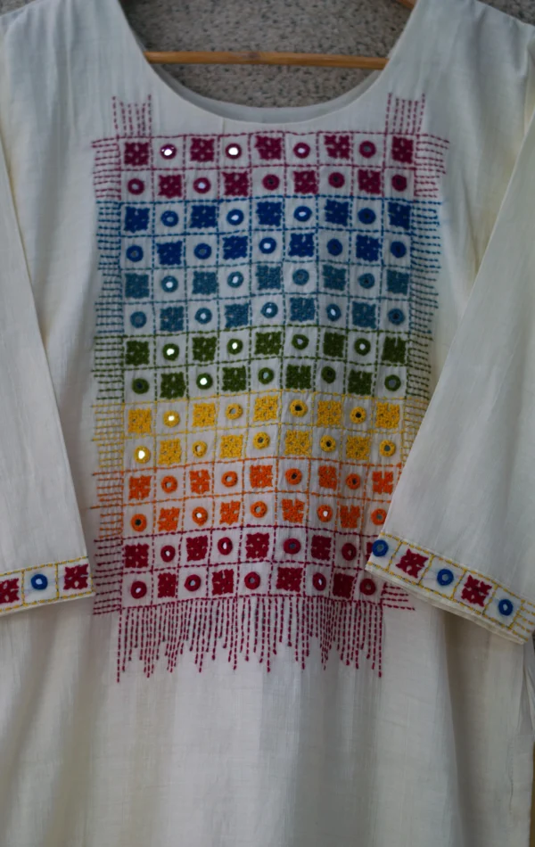 Maa N Mee Off-White Rainbow Embroidered Kurti - Image 3