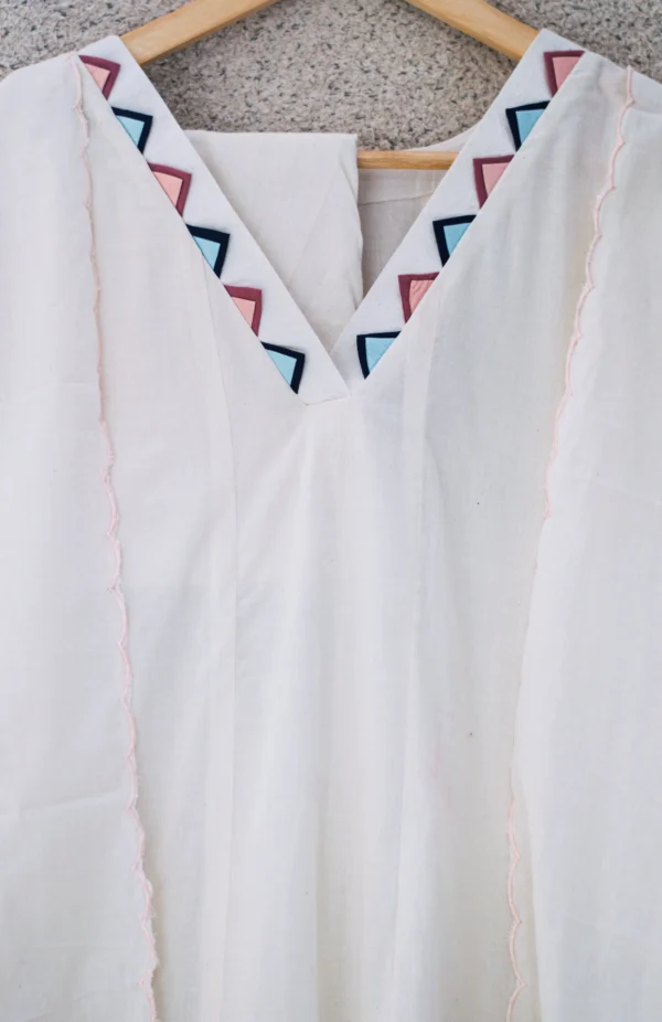 Maa N Mee White Layered Kurta with Floral Embroidery - Image 2