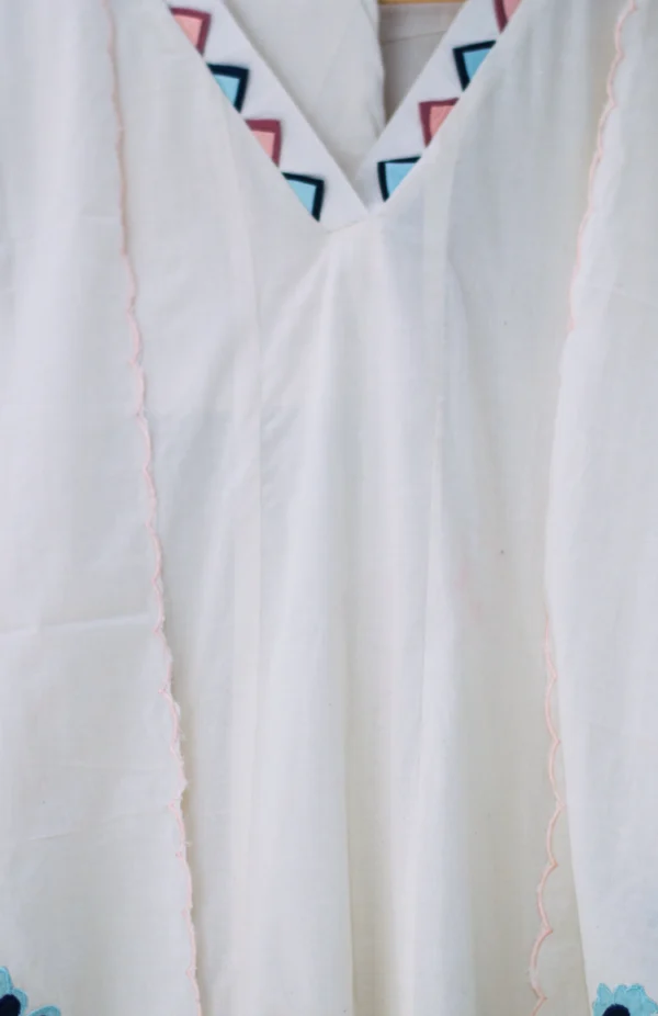 Maa N Mee White Layered Kurta with Floral Embroidery - Image 3
