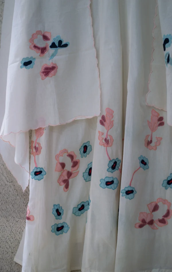 Maa N Mee White Layered Kurta with Floral Embroidery - Image 4