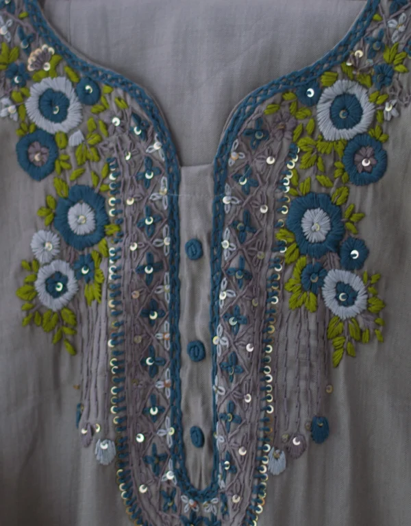 Maa N Mee Grey Floral Embroidered Kurta Set - Image 2