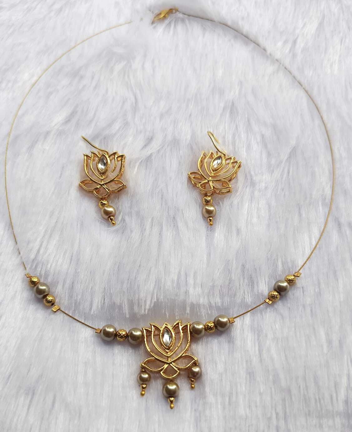 ShreeDa Lotus Glow Gold Finish Pearl Set