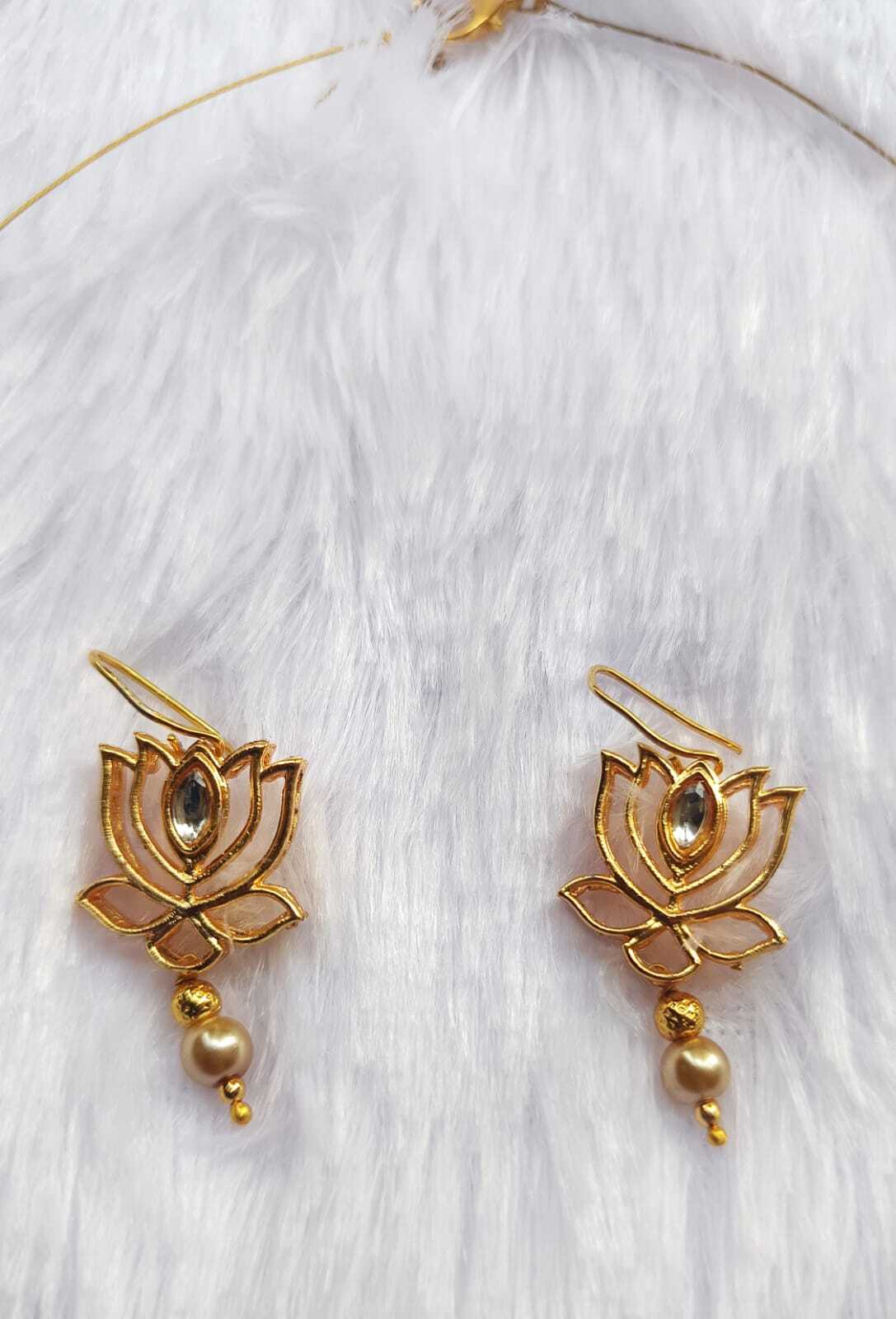 ShreeDa Lotus Glow Gold Finish Pearl Set - Image 3