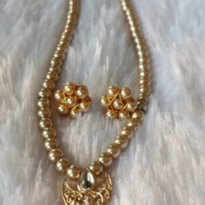 Kiara Chand Pearl Set | Crescent Pearl Necklace with Earrings