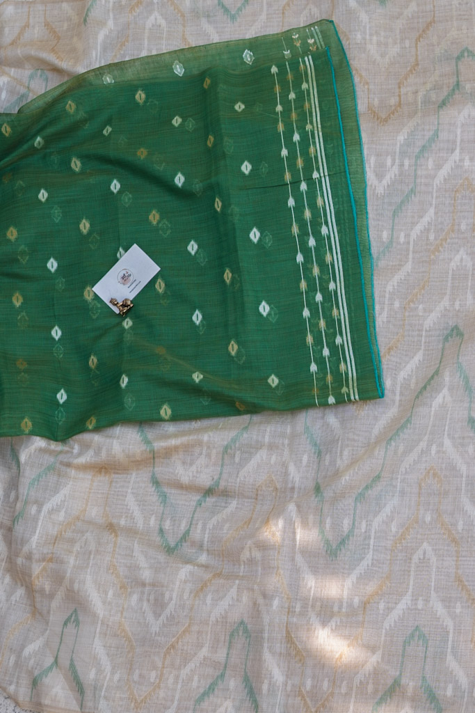 Elegant Ivory and Green Handwoven Jamdani Saree - Image 3