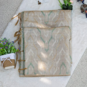 Elegant Ivory and Green Handwoven Jamdani Saree