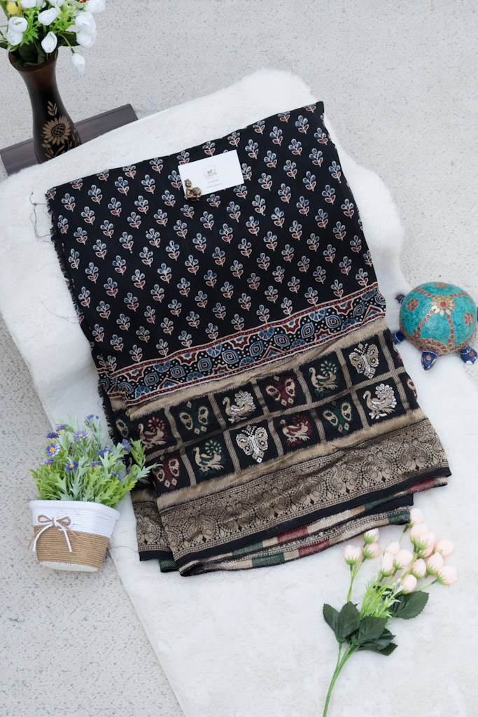 maa-n-mee-classic-black-dola-silk-2